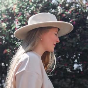 Meet your Posher, Madeline